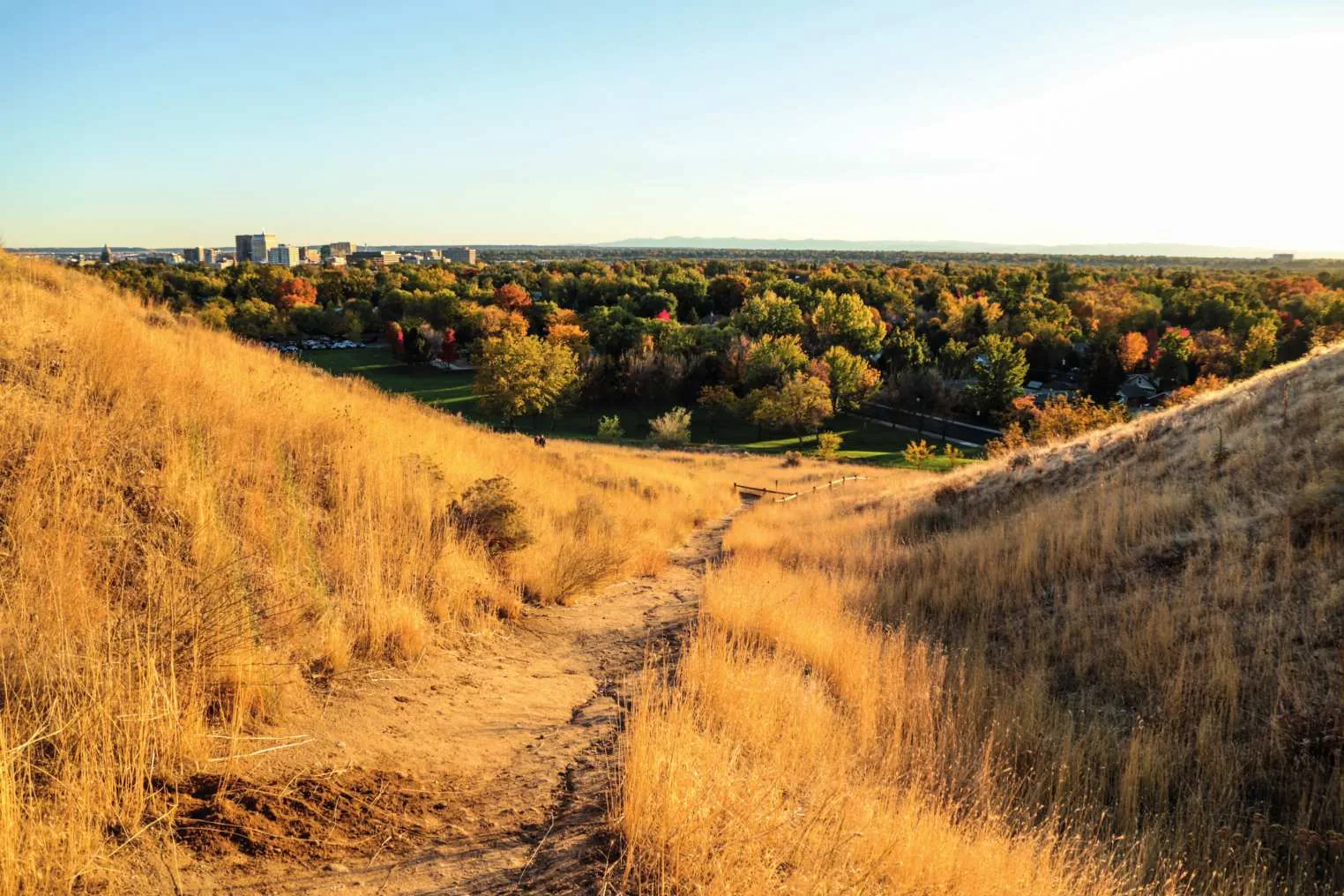 Golden foothills hiking trail above the Treasure Valley in Idaho